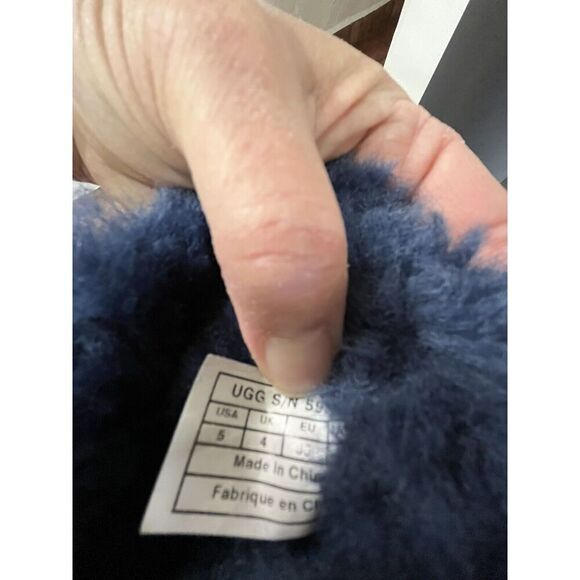 UGG BAILEY BUTTON II WOMEN SHORT BOOTS SUEDE NAVY US 6 Women’s US 5 Girls EU 35 - Picture 12 of 13